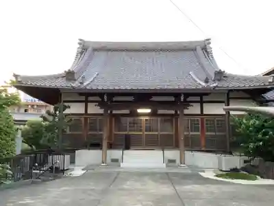 春日寺の本殿・本堂