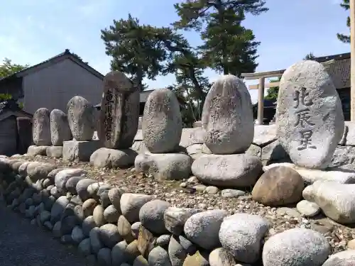 加積雪嶋神社の{uncategorized: "未分類", other: "その他", undefined: "問題あり", building: "その他建物", grave: "お墓", sacred_gate: "鳥居", guardian: "狛犬", statue: "像", buddha: "仏像", history: "歴史", nature: "自然", garden: "庭園", animal: "動物", pagoda: "塔", temizu: "手水舎", mountain_gate: "山門・神門", sanctuary: "本殿・本堂", subordinate: "末社・摂社", art: "芸術", scenery: "景色", jizo: "地蔵", ema: "絵馬", goshuin: "御朱印", omikuji: "おみくじ", items: "授与品その他", amulet: "お守り", goshuincho: "御朱印帳", eats: "食事", festival: "お祭り", votive_dance: "神楽", shichigosan: "七五三参", wedding: "結婚式", experience: "体験その他", initially: "初詣", around: "周辺", anti_infection: "感染症対策"}