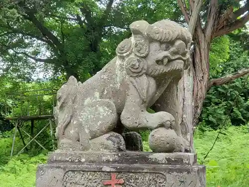 仁頃神社の狛犬