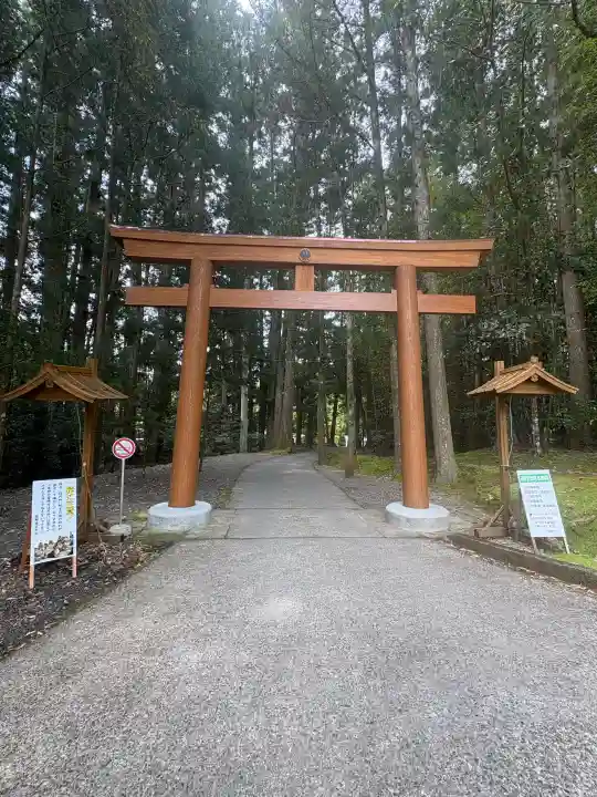 熊野本宮大社の{uncategorized: "未分類", other: "その他", undefined: "問題あり", building: "その他建物", grave: "お墓", sacred_gate: "鳥居", guardian: "狛犬", statue: "像", buddha: "仏像", history: "歴史", nature: "自然", garden: "庭園", animal: "動物", pagoda: "塔", temizu: "手水舎", mountain_gate: "山門・神門", sanctuary: "本殿・本堂", subordinate: "末社・摂社", art: "芸術", scenery: "景色", jizo: "地蔵", ema: "絵馬", goshuin: "御朱印", omikuji: "おみくじ", items: "授与品その他", amulet: "お守り", goshuincho: "御朱印帳", eats: "食事", festival: "お祭り", votive_dance: "神楽", shichigosan: "七五三参", wedding: "結婚式", experience: "体験その他", initially: "初詣", around: "周辺", anti_infection: "感染症対策"}