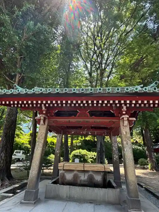 根津神社の{uncategorized: "未分類", other: "その他", undefined: "問題あり", building: "その他建物", grave: "お墓", sacred_gate: "鳥居", guardian: "狛犬", statue: "像", buddha: "仏像", history: "歴史", nature: "自然", garden: "庭園", animal: "動物", pagoda: "塔", temizu: "手水舎", mountain_gate: "山門・神門", sanctuary: "本殿・本堂", subordinate: "末社・摂社", art: "芸術", scenery: "景色", jizo: "地蔵", ema: "絵馬", goshuin: "御朱印", omikuji: "おみくじ", items: "授与品その他", amulet: "お守り", goshuincho: "御朱印帳", eats: "食事", festival: "お祭り", votive_dance: "神楽", shichigosan: "七五三参", wedding: "結婚式", experience: "体験その他", initially: "初詣", around: "周辺", anti_infection: "感染症対策"}