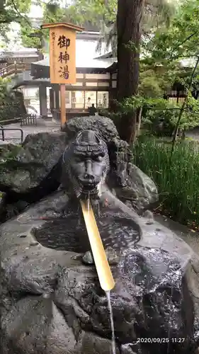 諏訪大社下社秋宮の手水舎