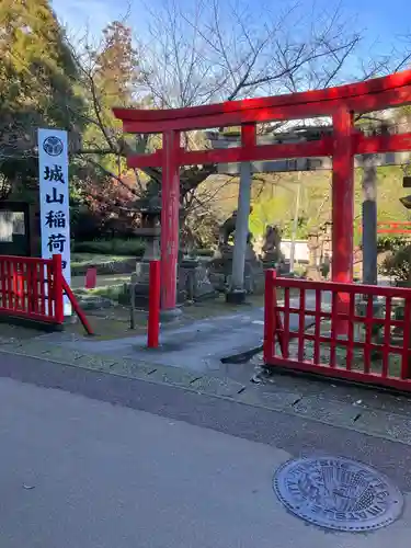 松江城山稲荷神社の鳥居