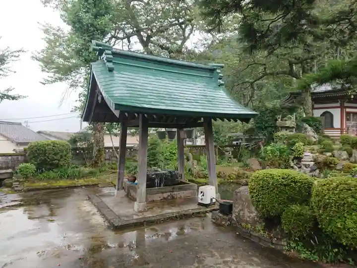 覚証寺の手水舎