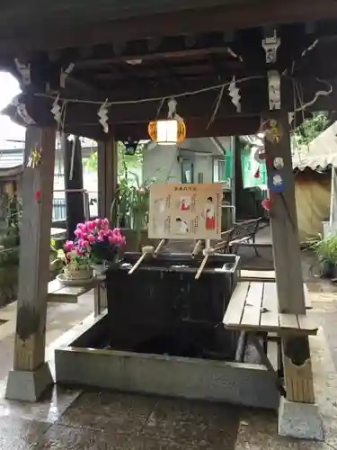 太子堂八幡神社の手水舎