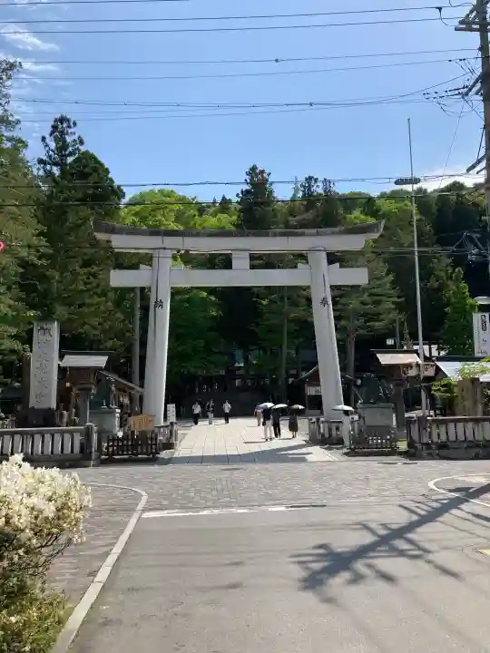 諏訪大社の{uncategorized: "未分類", other: "その他", undefined: "問題あり", building: "その他建物", grave: "お墓", sacred_gate: "鳥居", guardian: "狛犬", statue: "像", buddha: "仏像", history: "歴史", nature: "自然", garden: "庭園", animal: "動物", pagoda: "塔", temizu: "手水舎", mountain_gate: "山門・神門", sanctuary: "本殿・本堂", subordinate: "末社・摂社", art: "芸術", scenery: "景色", jizo: "地蔵", ema: "絵馬", goshuin: "御朱印", omikuji: "おみくじ", items: "授与品その他", amulet: "お守り", goshuincho: "御朱印帳", eats: "食事", festival: "お祭り", votive_dance: "神楽", shichigosan: "七五三参", wedding: "結婚式", experience: "体験その他", initially: "初詣", around: "周辺", anti_infection: "感染症対策"}