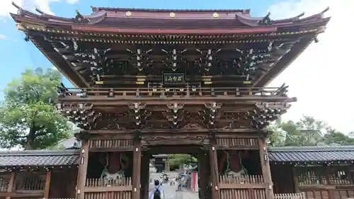 西新井大師総持寺の山門・神門