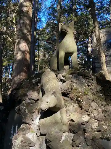 三峯神社の{uncategorized: "未分類", other: "その他", undefined: "問題あり", building: "その他建物", grave: "お墓", sacred_gate: "鳥居", guardian: "狛犬", statue: "像", buddha: "仏像", history: "歴史", nature: "自然", garden: "庭園", animal: "動物", pagoda: "塔", temizu: "手水舎", mountain_gate: "山門・神門", sanctuary: "本殿・本堂", subordinate: "末社・摂社", art: "芸術", scenery: "景色", jizo: "地蔵", ema: "絵馬", goshuin: "御朱印", omikuji: "おみくじ", items: "授与品その他", amulet: "お守り", goshuincho: "御朱印帳", eats: "食事", festival: "お祭り", votive_dance: "神楽", shichigosan: "七五三参", wedding: "結婚式", experience: "体験その他", initially: "初詣", around: "周辺", anti_infection: "感染症対策"}