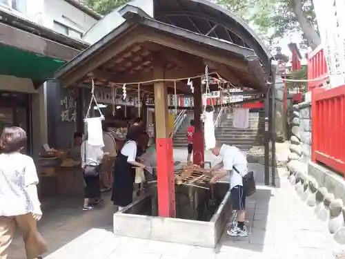 千代保稲荷神社の手水舎