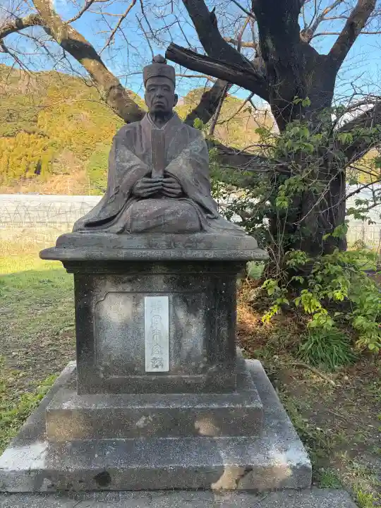 川津来宮神社の{uncategorized: "未分類", other: "その他", undefined: "問題あり", building: "その他建物", grave: "お墓", sacred_gate: "鳥居", guardian: "狛犬", statue: "像", buddha: "仏像", history: "歴史", nature: "自然", garden: "庭園", animal: "動物", pagoda: "塔", temizu: "手水舎", mountain_gate: "山門・神門", sanctuary: "本殿・本堂", subordinate: "末社・摂社", art: "芸術", scenery: "景色", jizo: "地蔵", ema: "絵馬", goshuin: "御朱印", omikuji: "おみくじ", items: "授与品その他", amulet: "お守り", goshuincho: "御朱印帳", eats: "食事", festival: "お祭り", votive_dance: "神楽", shichigosan: "七五三参", wedding: "結婚式", experience: "体験その他", initially: "初詣", around: "周辺", anti_infection: "感染症対策"}