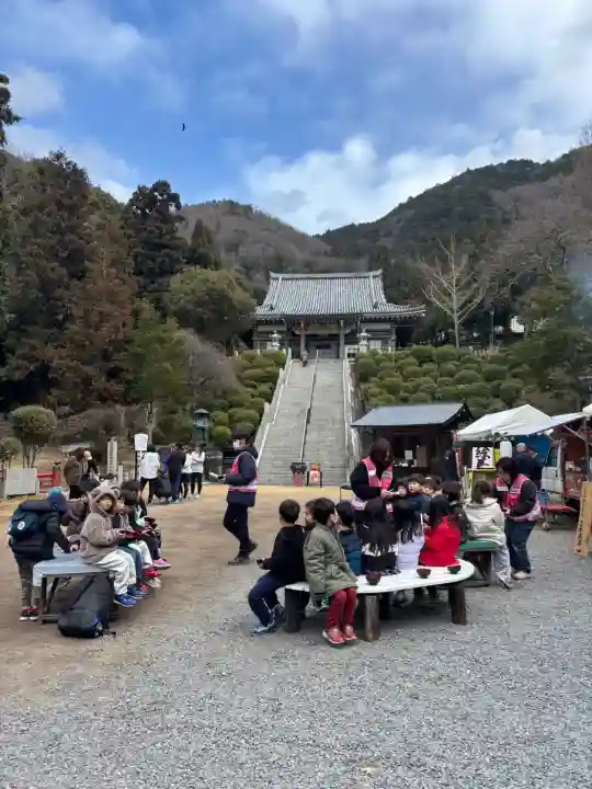 笠原寺の{uncategorized: "未分類", other: "その他", undefined: "問題あり", building: "その他建物", grave: "お墓", sacred_gate: "鳥居", guardian: "狛犬", statue: "像", buddha: "仏像", history: "歴史", nature: "自然", garden: "庭園", animal: "動物", pagoda: "塔", temizu: "手水舎", mountain_gate: "山門・神門", sanctuary: "本殿・本堂", subordinate: "末社・摂社", art: "芸術", scenery: "景色", jizo: "地蔵", ema: "絵馬", goshuin: "御朱印", omikuji: "おみくじ", items: "授与品その他", amulet: "お守り", goshuincho: "御朱印帳", eats: "食事", festival: "お祭り", votive_dance: "神楽", shichigosan: "七五三参", wedding: "結婚式", experience: "体験その他", initially: "初詣", around: "周辺", anti_infection: "感染症対策"}
