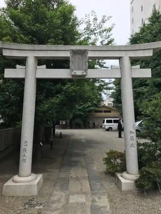 被官稲荷神社の鳥居