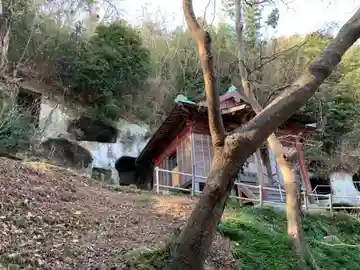 岩谷観音堂の本殿・本堂