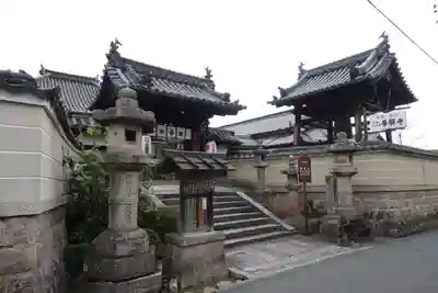 帯解寺の山門・神門
