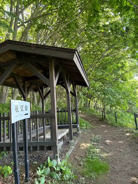虻田神社の庭園