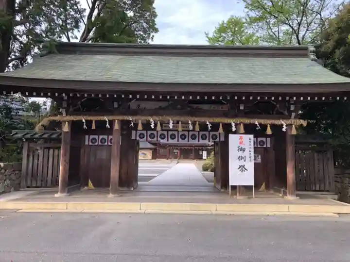 砥鹿神社(里宮)の山門・神門