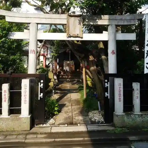 四谷於岩稲荷田宮神社の鳥居