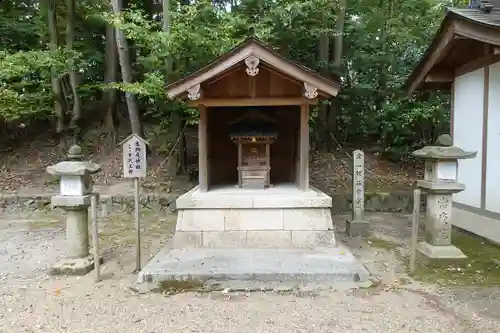 往馬坐伊古麻都比古神社の末社・摂社