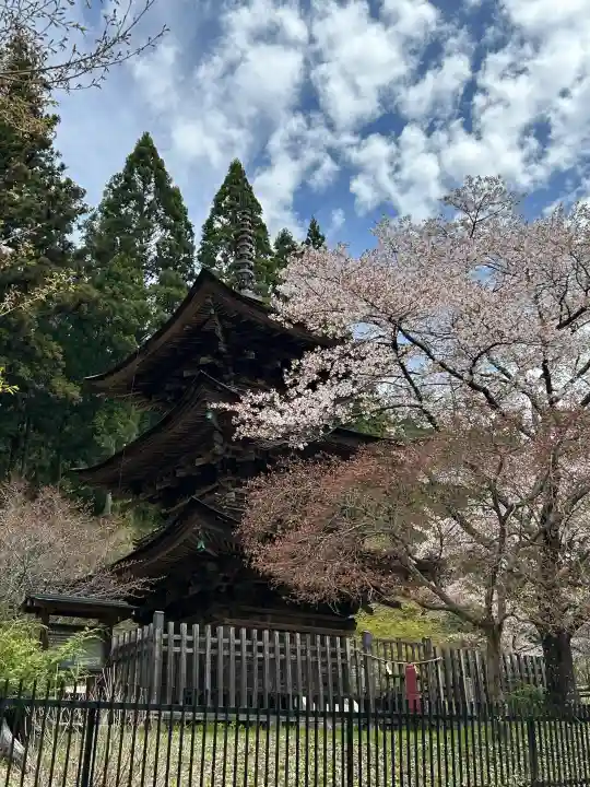 新海三社神社の{uncategorized: "未分類", other: "その他", undefined: "問題あり", building: "その他建物", grave: "お墓", sacred_gate: "鳥居", guardian: "狛犬", statue: "像", buddha: "仏像", history: "歴史", nature: "自然", garden: "庭園", animal: "動物", pagoda: "塔", temizu: "手水舎", mountain_gate: "山門・神門", sanctuary: "本殿・本堂", subordinate: "末社・摂社", art: "芸術", scenery: "景色", jizo: "地蔵", ema: "絵馬", goshuin: "御朱印", omikuji: "おみくじ", items: "授与品その他", amulet: "お守り", goshuincho: "御朱印帳", eats: "食事", festival: "お祭り", votive_dance: "神楽", shichigosan: "七五三参", wedding: "結婚式", experience: "体験その他", initially: "初詣", around: "周辺", anti_infection: "感染症対策"}