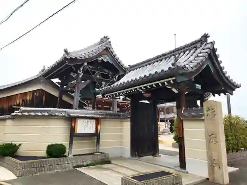 利生寺の山門