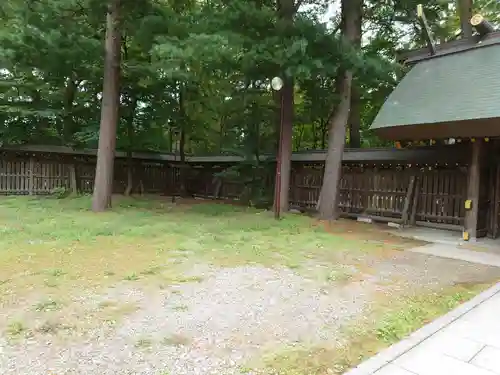 帯廣神社の庭園