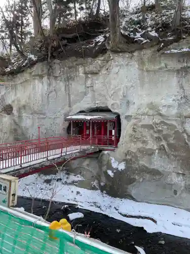 岩谷観音堂の本殿・本堂