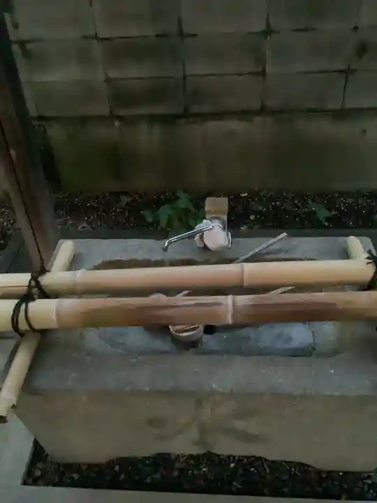 六所社(如意申町)の手水舎