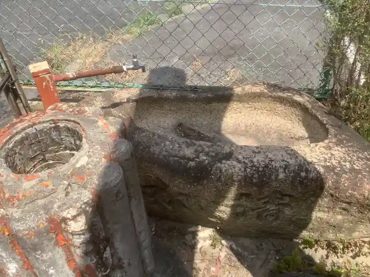 萱八王稲荷社(新生)の手水舎