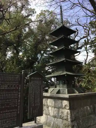 鷲尾愛宕神社の塔