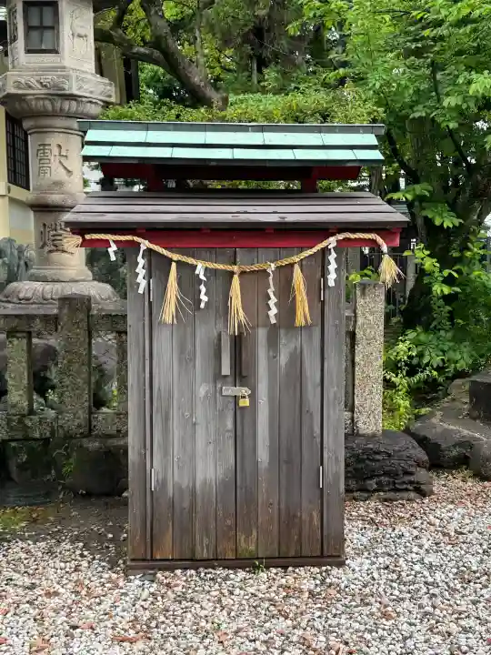 六所宮の{uncategorized: "未分類", other: "その他", undefined: "問題あり", building: "その他建物", grave: "お墓", sacred_gate: "鳥居", guardian: "狛犬", statue: "像", buddha: "仏像", history: "歴史", nature: "自然", garden: "庭園", animal: "動物", pagoda: "塔", temizu: "手水舎", mountain_gate: "山門・神門", sanctuary: "本殿・本堂", subordinate: "末社・摂社", art: "芸術", scenery: "景色", jizo: "地蔵", ema: "絵馬", goshuin: "御朱印", omikuji: "おみくじ", items: "授与品その他", amulet: "お守り", goshuincho: "御朱印帳", eats: "食事", festival: "お祭り", votive_dance: "神楽", shichigosan: "七五三参", wedding: "結婚式", experience: "体験その他", initially: "初詣", around: "周辺", anti_infection: "感染症対策"}