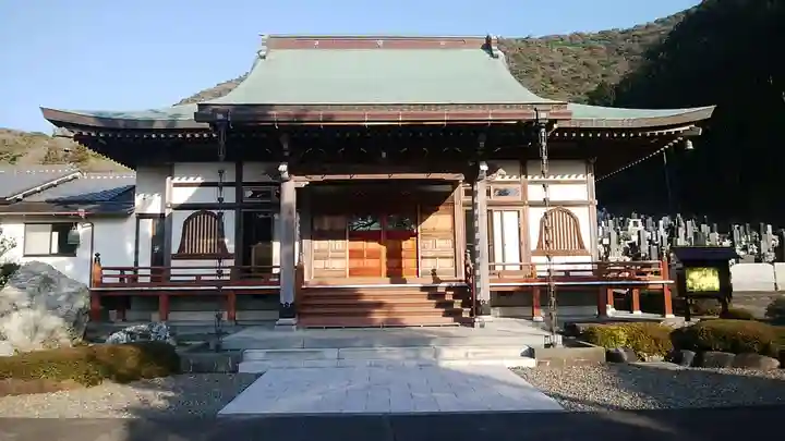 塩満寺の本殿・本堂