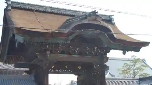 本山専修寺の山門