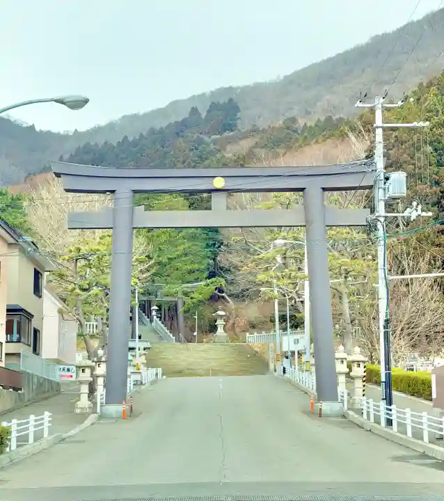 函館八幡宮の{uncategorized: "未分類", other: "その他", undefined: "問題あり", building: "その他建物", grave: "お墓", sacred_gate: "鳥居", guardian: "狛犬", statue: "像", buddha: "仏像", history: "歴史", nature: "自然", garden: "庭園", animal: "動物", pagoda: "塔", temizu: "手水舎", mountain_gate: "山門・神門", sanctuary: "本殿・本堂", subordinate: "末社・摂社", art: "芸術", scenery: "景色", jizo: "地蔵", ema: "絵馬", goshuin: "御朱印", omikuji: "おみくじ", items: "授与品その他", amulet: "お守り", goshuincho: "御朱印帳", eats: "食事", festival: "お祭り", votive_dance: "神楽", shichigosan: "七五三参", wedding: "結婚式", experience: "体験その他", initially: "初詣", around: "周辺", anti_infection: "感染症対策"}
