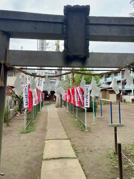 出世稲荷神社の{uncategorized: "未分類", other: "その他", undefined: "問題あり", building: "その他建物", grave: "お墓", sacred_gate: "鳥居", guardian: "狛犬", statue: "像", buddha: "仏像", history: "歴史", nature: "自然", garden: "庭園", animal: "動物", pagoda: "塔", temizu: "手水舎", mountain_gate: "山門・神門", sanctuary: "本殿・本堂", subordinate: "末社・摂社", art: "芸術", scenery: "景色", jizo: "地蔵", ema: "絵馬", goshuin: "御朱印", omikuji: "おみくじ", items: "授与品その他", amulet: "お守り", goshuincho: "御朱印帳", eats: "食事", festival: "お祭り", votive_dance: "神楽", shichigosan: "七五三参", wedding: "結婚式", experience: "体験その他", initially: "初詣", around: "周辺", anti_infection: "感染症対策"}