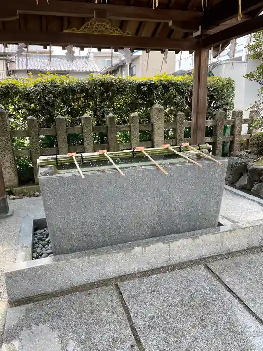 西院春日神社の手水舎
