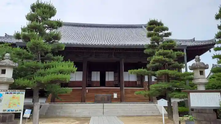 常楽寺の本殿・本堂