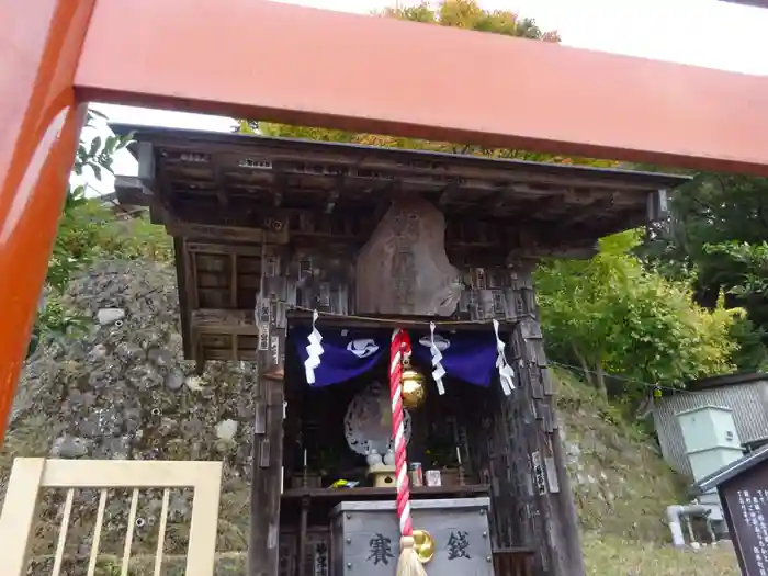 根之元神社の本殿