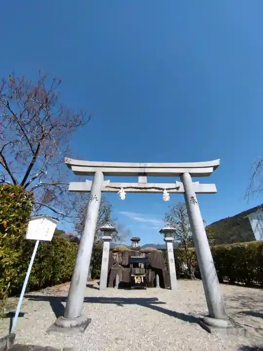 熊野本宮大社の{uncategorized: "未分類", other: "その他", undefined: "問題あり", building: "その他建物", grave: "お墓", sacred_gate: "鳥居", guardian: "狛犬", statue: "像", buddha: "仏像", history: "歴史", nature: "自然", garden: "庭園", animal: "動物", pagoda: "塔", temizu: "手水舎", mountain_gate: "山門・神門", sanctuary: "本殿・本堂", subordinate: "末社・摂社", art: "芸術", scenery: "景色", jizo: "地蔵", ema: "絵馬", goshuin: "御朱印", omikuji: "おみくじ", items: "授与品その他", amulet: "お守り", goshuincho: "御朱印帳", eats: "食事", festival: "お祭り", votive_dance: "神楽", shichigosan: "七五三参", wedding: "結婚式", experience: "体験その他", initially: "初詣", around: "周辺", anti_infection: "感染症対策"}