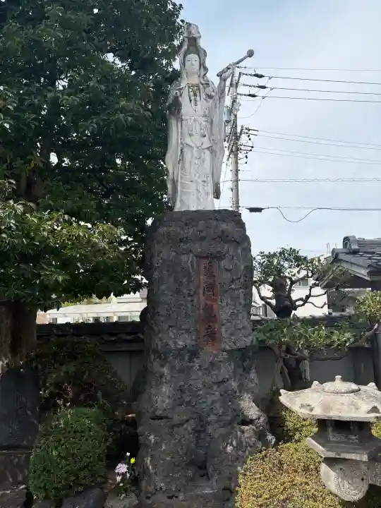 久国寺の{uncategorized: "未分類", other: "その他", undefined: "問題あり", building: "その他建物", grave: "お墓", sacred_gate: "鳥居", guardian: "狛犬", statue: "像", buddha: "仏像", history: "歴史", nature: "自然", garden: "庭園", animal: "動物", pagoda: "塔", temizu: "手水舎", mountain_gate: "山門・神門", sanctuary: "本殿・本堂", subordinate: "末社・摂社", art: "芸術", scenery: "景色", jizo: "地蔵", ema: "絵馬", goshuin: "御朱印", omikuji: "おみくじ", items: "授与品その他", amulet: "お守り", goshuincho: "御朱印帳", eats: "食事", festival: "お祭り", votive_dance: "神楽", shichigosan: "七五三参", wedding: "結婚式", experience: "体験その他", initially: "初詣", around: "周辺", anti_infection: "感染症対策"}