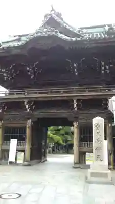 題経寺（柴又帝釈天）の山門・神門