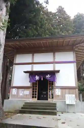 日石寺の本殿