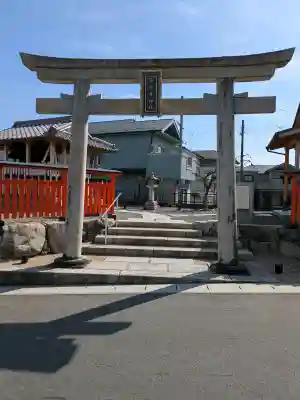 石占井神社の{uncategorized: "未分類", other: "その他", undefined: "問題あり", building: "その他建物", grave: "お墓", sacred_gate: "鳥居", guardian: "狛犬", statue: "像", buddha: "仏像", history: "歴史", nature: "自然", garden: "庭園", animal: "動物", pagoda: "塔", temizu: "手水舎", mountain_gate: "山門・神門", sanctuary: "本殿・本堂", subordinate: "末社・摂社", art: "芸術", scenery: "景色", jizo: "地蔵", ema: "絵馬", goshuin: "御朱印", omikuji: "おみくじ", items: "授与品その他", amulet: "お守り", goshuincho: "御朱印帳", eats: "食事", festival: "お祭り", votive_dance: "神楽", shichigosan: "七五三参", wedding: "結婚式", experience: "体験その他", initially: "初詣", around: "周辺", anti_infection: "感染症対策"}
