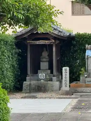 聖徳寺の{uncategorized: "未分類", other: "その他", undefined: "問題あり", building: "その他建物", grave: "お墓", sacred_gate: "鳥居", guardian: "狛犬", statue: "像", buddha: "仏像", history: "歴史", nature: "自然", garden: "庭園", animal: "動物", pagoda: "塔", temizu: "手水舎", mountain_gate: "山門・神門", sanctuary: "本殿・本堂", subordinate: "末社・摂社", art: "芸術", scenery: "景色", jizo: "地蔵", ema: "絵馬", goshuin: "御朱印", omikuji: "おみくじ", items: "授与品その他", amulet: "お守り", goshuincho: "御朱印帳", eats: "食事", festival: "お祭り", votive_dance: "神楽", shichigosan: "七五三参", wedding: "結婚式", experience: "体験その他", initially: "初詣", around: "周辺", anti_infection: "感染症対策"}