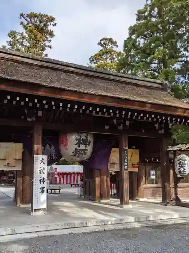 建部大社の山門