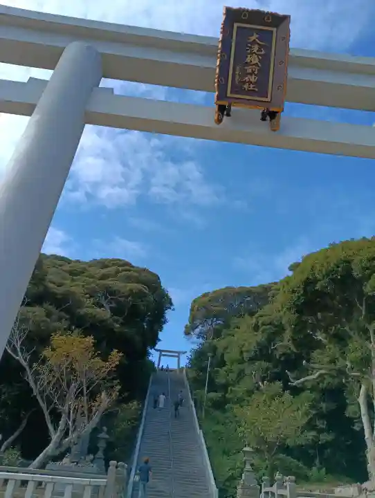 大洗磯前神社の{uncategorized: "未分類", other: "その他", undefined: "問題あり", building: "その他建物", grave: "お墓", sacred_gate: "鳥居", guardian: "狛犬", statue: "像", buddha: "仏像", history: "歴史", nature: "自然", garden: "庭園", animal: "動物", pagoda: "塔", temizu: "手水舎", mountain_gate: "山門・神門", sanctuary: "本殿・本堂", subordinate: "末社・摂社", art: "芸術", scenery: "景色", jizo: "地蔵", ema: "絵馬", goshuin: "御朱印", omikuji: "おみくじ", items: "授与品その他", amulet: "お守り", goshuincho: "御朱印帳", eats: "食事", festival: "お祭り", votive_dance: "神楽", shichigosan: "七五三参", wedding: "結婚式", experience: "体験その他", initially: "初詣", around: "周辺", anti_infection: "感染症対策"}
