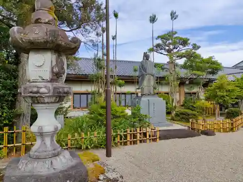 越中一宮 髙瀬神社の像