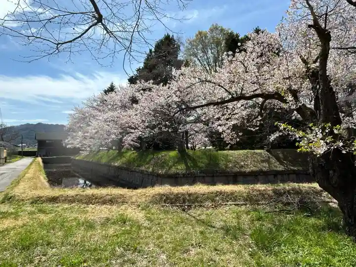 田口招魂社の{uncategorized: "未分類", other: "その他", undefined: "問題あり", building: "その他建物", grave: "お墓", sacred_gate: "鳥居", guardian: "狛犬", statue: "像", buddha: "仏像", history: "歴史", nature: "自然", garden: "庭園", animal: "動物", pagoda: "塔", temizu: "手水舎", mountain_gate: "山門・神門", sanctuary: "本殿・本堂", subordinate: "末社・摂社", art: "芸術", scenery: "景色", jizo: "地蔵", ema: "絵馬", goshuin: "御朱印", omikuji: "おみくじ", items: "授与品その他", amulet: "お守り", goshuincho: "御朱印帳", eats: "食事", festival: "お祭り", votive_dance: "神楽", shichigosan: "七五三参", wedding: "結婚式", experience: "体験その他", initially: "初詣", around: "周辺", anti_infection: "感染症対策"}