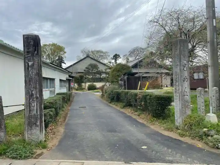 常楽寺の{uncategorized: "未分類", other: "その他", undefined: "問題あり", building: "その他建物", grave: "お墓", sacred_gate: "鳥居", guardian: "狛犬", statue: "像", buddha: "仏像", history: "歴史", nature: "自然", garden: "庭園", animal: "動物", pagoda: "塔", temizu: "手水舎", mountain_gate: "山門・神門", sanctuary: "本殿・本堂", subordinate: "末社・摂社", art: "芸術", scenery: "景色", jizo: "地蔵", ema: "絵馬", goshuin: "御朱印", omikuji: "おみくじ", items: "授与品その他", amulet: "お守り", goshuincho: "御朱印帳", eats: "食事", festival: "お祭り", votive_dance: "神楽", shichigosan: "七五三参", wedding: "結婚式", experience: "体験その他", initially: "初詣", around: "周辺", anti_infection: "感染症対策"}