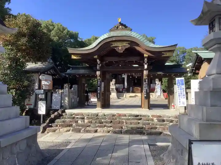 城山八幡宮の山門・神門