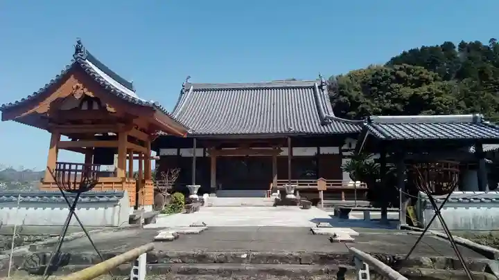 泉養寺の本殿・本堂